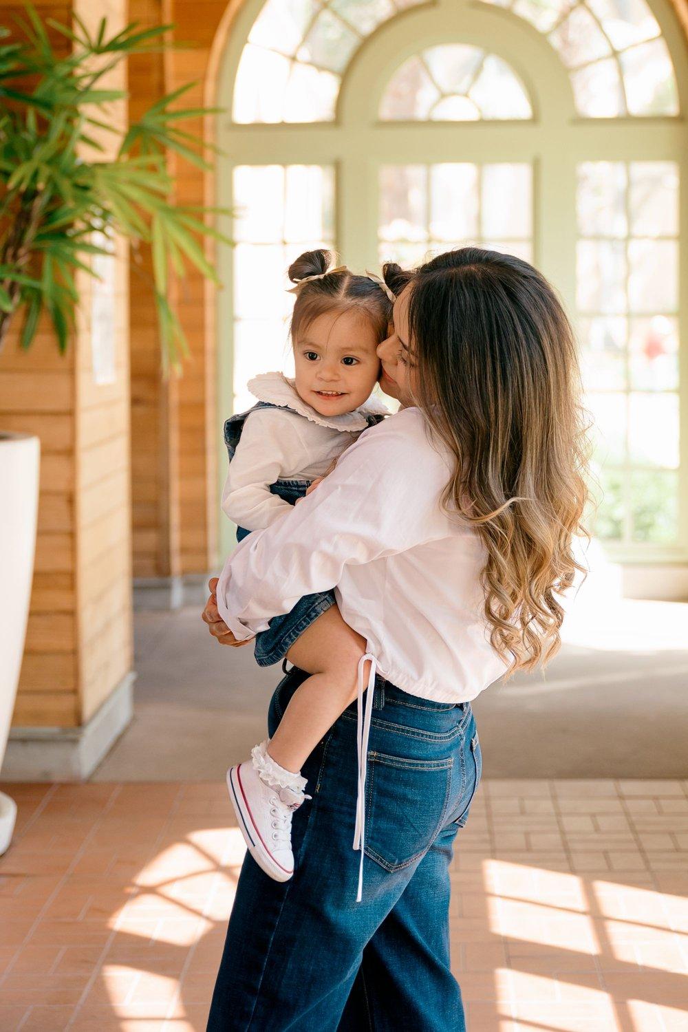 carousel-hero-element image-0